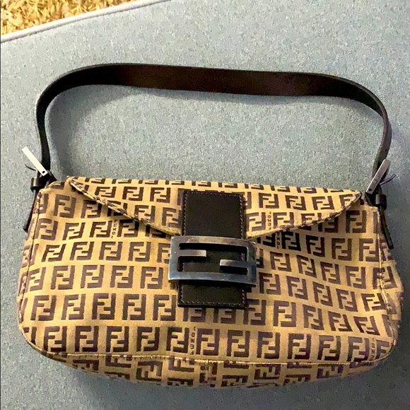 FENDI
Zucchino Baguette Tan